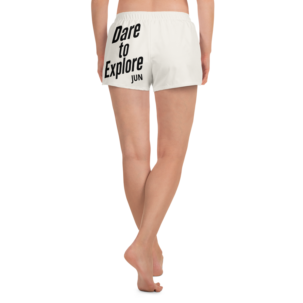 Dare to Explore 05 – JUN ナチュラルホワイト／カラーロゴ